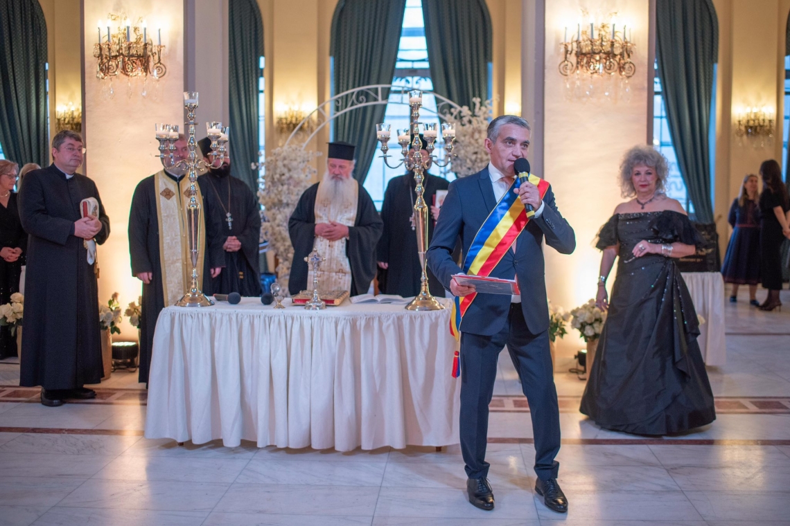 Primarul Vlad Oprea, prima apariție publică după arestul la domiciliu. Edilul din Sinaia a participat la aniversarea cuplurilor cu 50 de ani de căsătorie