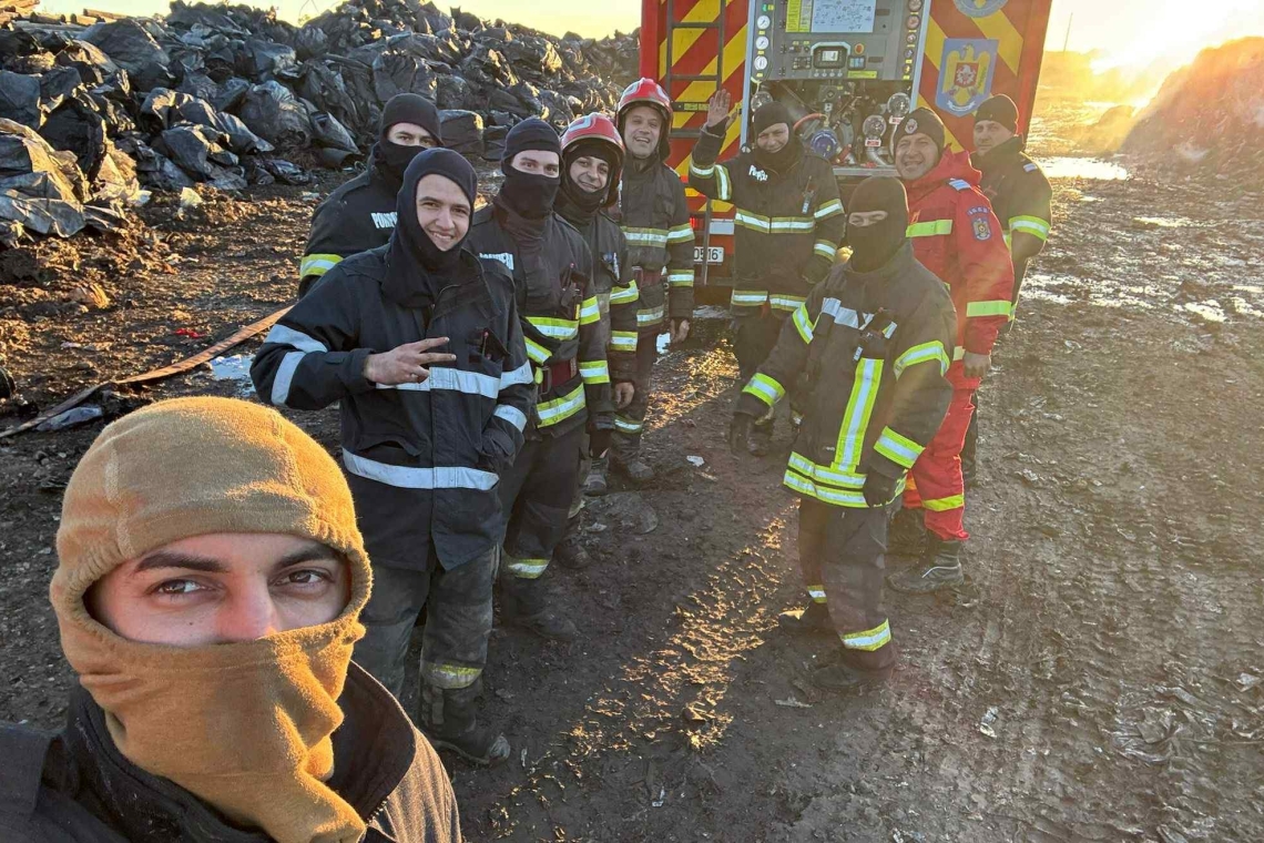 Pompierii care au înfruntat 72 de ore de iad, la incendiul din Ariceștii Rahtivani