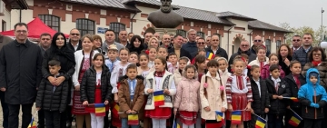 Monumentul domnitorului Mihai Viteazul, inaugurat și sfințit la Tomșani, de Sfinții Arhangheli Mihail și Gavriil