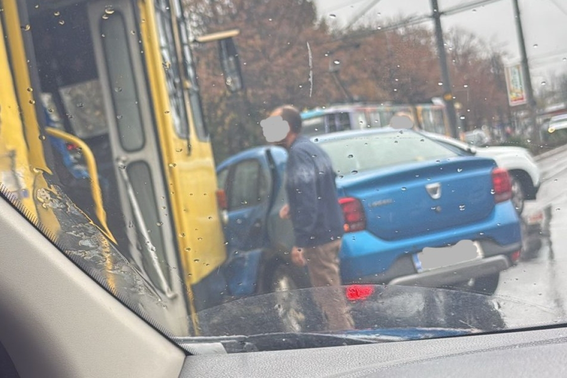 Coliziune între un tramvai și un autoturism în zona Spitalului Județean