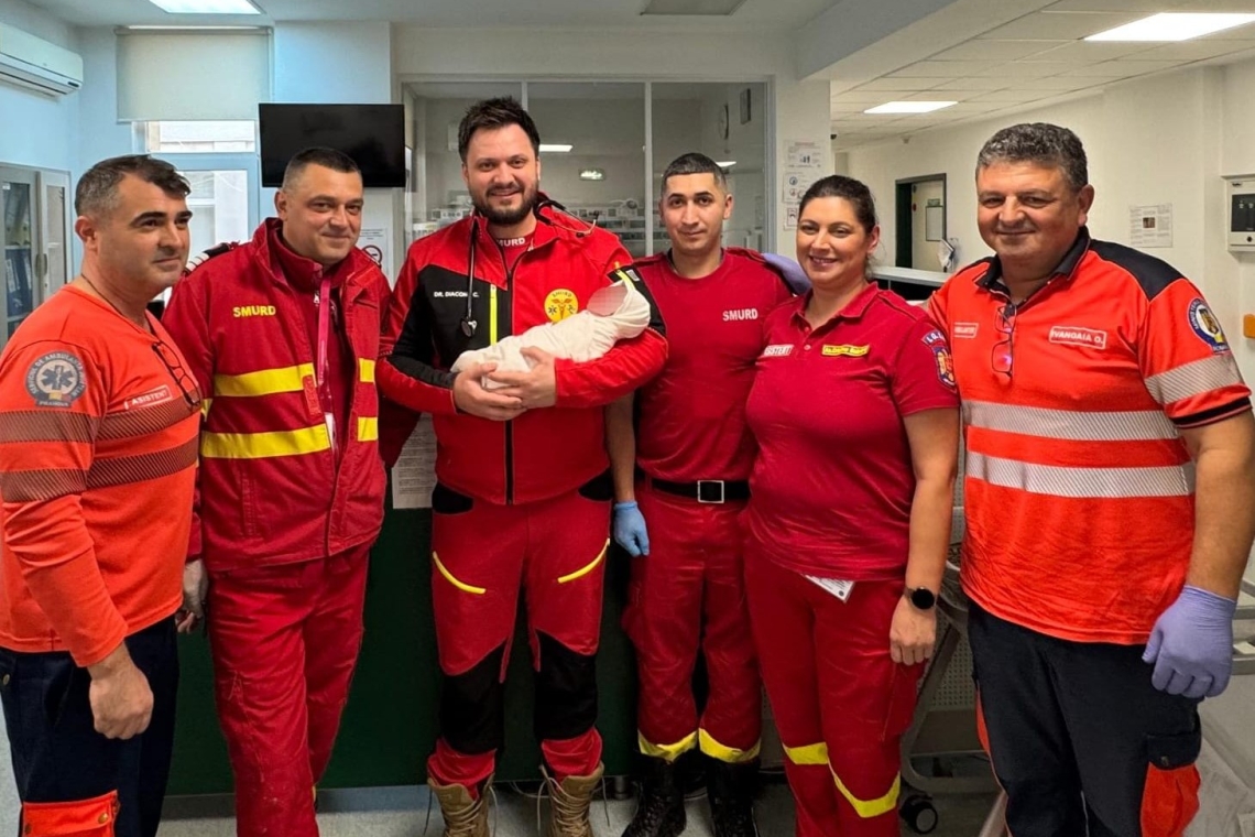 Intervenție contracronometru în Prahova: o tânără a născut acasă, ajutată prin telefon de o asistentă ISU-SAJ