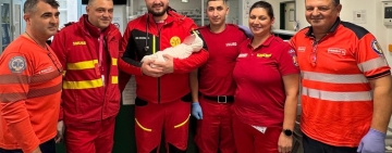 Intervenție contracronometru în Prahova: o tânără a născut acasă, ajutată prin telefon de o asistentă ISU-SAJ