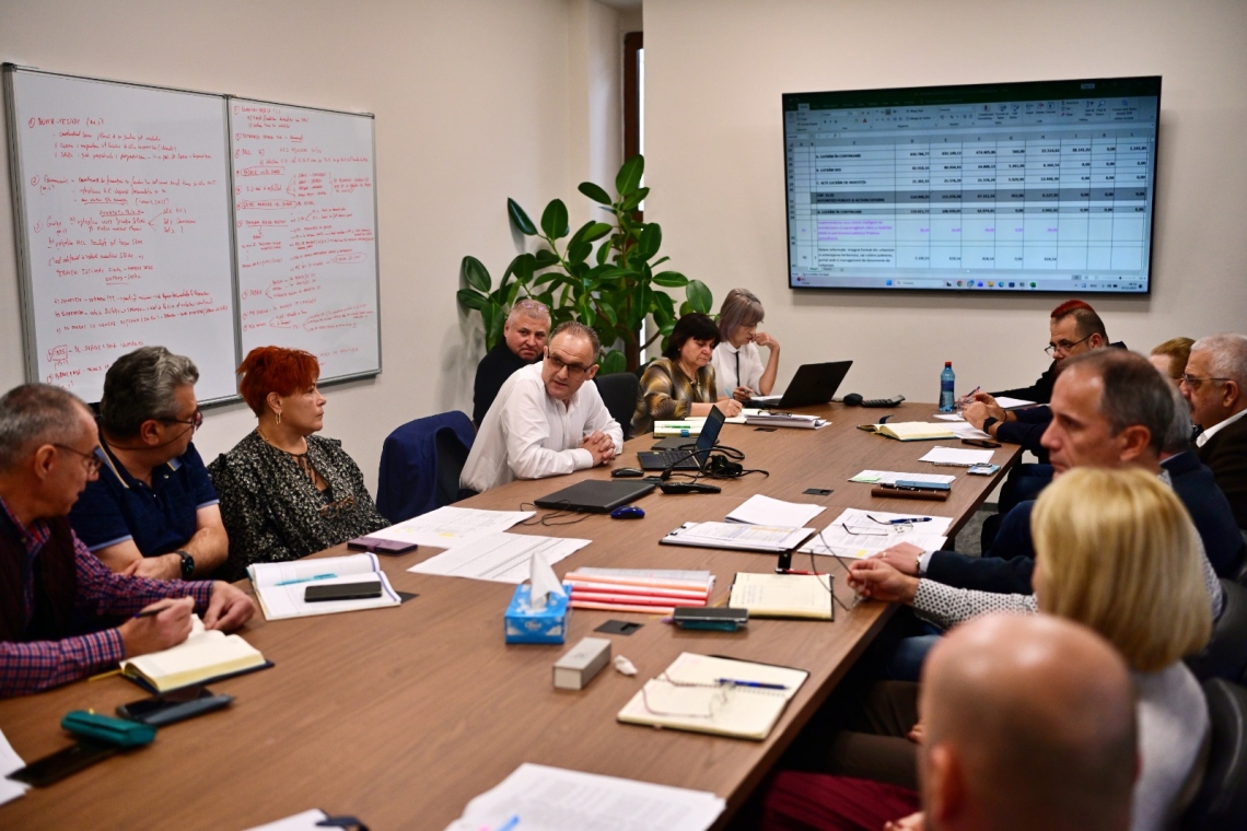 Ședință operativă convocată de Virgiliu Nanu, la Consiliul Județean Prahova, pentru evaluarea proiectelor și a situației economice la final de an
