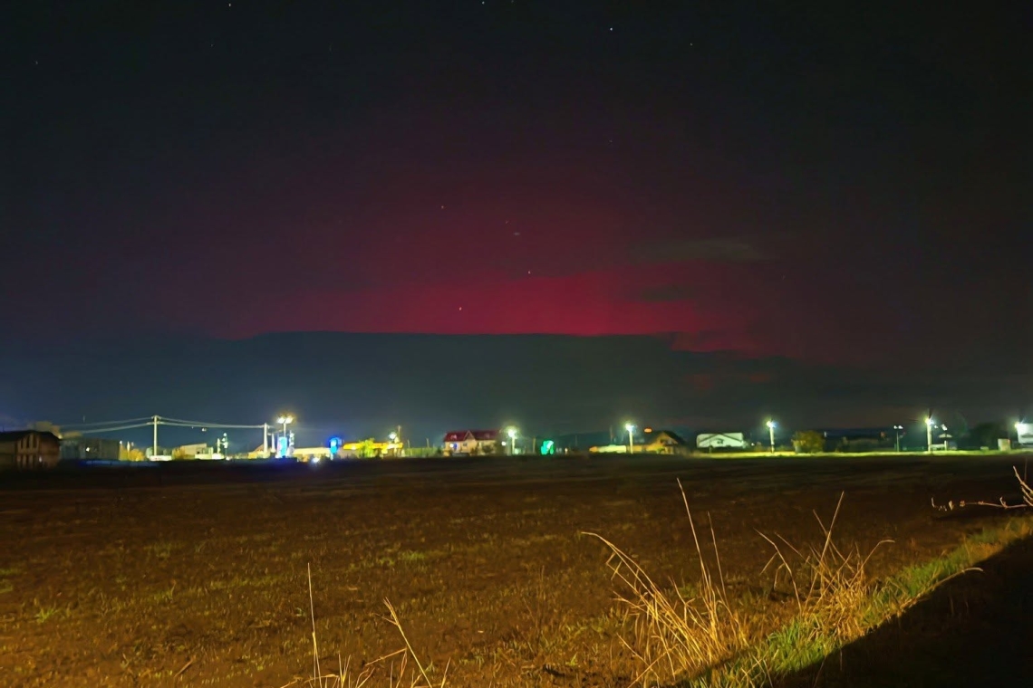 Aurora boreală, spectacol rar pe cerul sudului României. Furtuna solară de intensitate mare a făcut vizibil fenomenul la latitudini neobișnuite