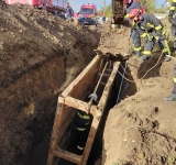 Cine sunt muncitorii care au murit îngropați de vii, în timp ce săpau un șanț, la Gherghița