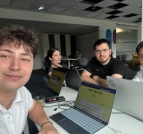 Foști colegi la echipa de robotică RO2D2, patru tineri din Ploiești au creat o platformă destinată studenților din întreaga Europă