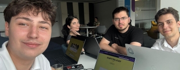 Foști colegi la echipa de robotică RO2D2, patru tineri din Ploiești au creat o platformă destinată studenților din întreaga Europă