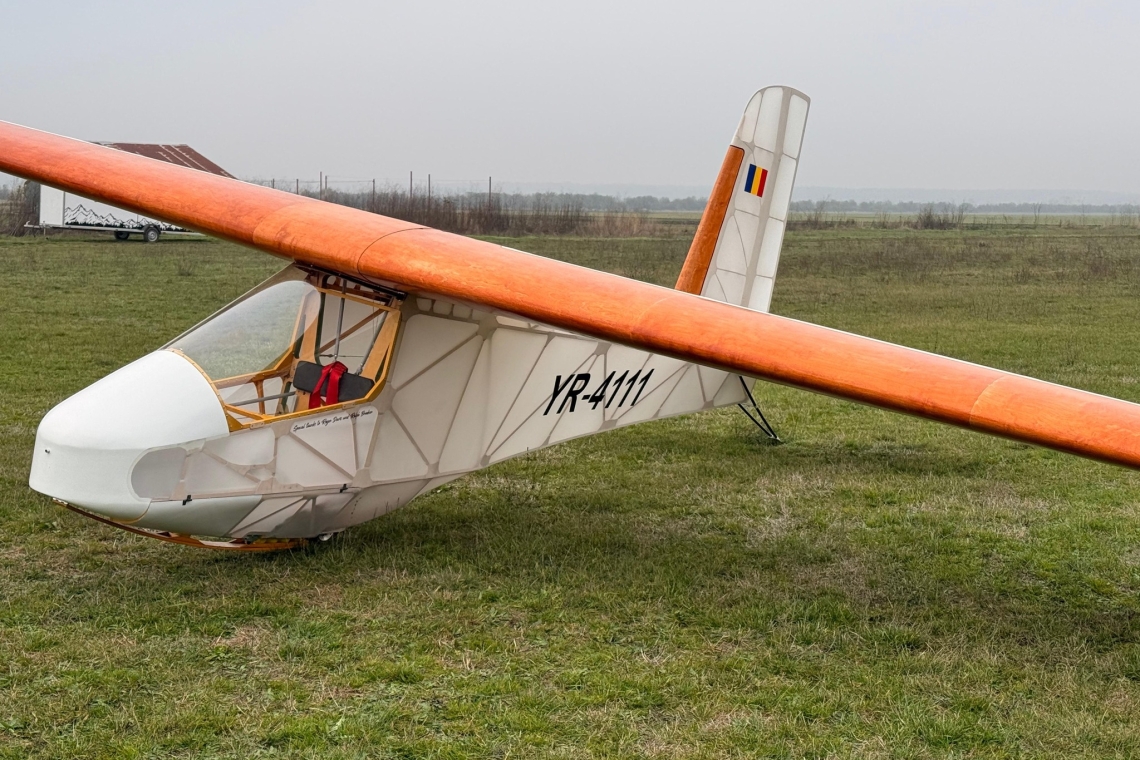 Primul planor ultraușor construit în România a realizat zborul inaugural pe aerodromul Șirna