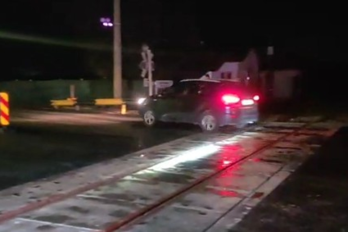 Circulația pe DN1, în zona trecerii la nivel cu calea ferată de la Movila Vulpii, a fost redeschisă înainte de termenul anunțat inițial