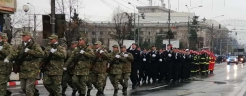 Ploieștiul sărbătorește Ziua Națională a României prin ceremonii și paradă militară