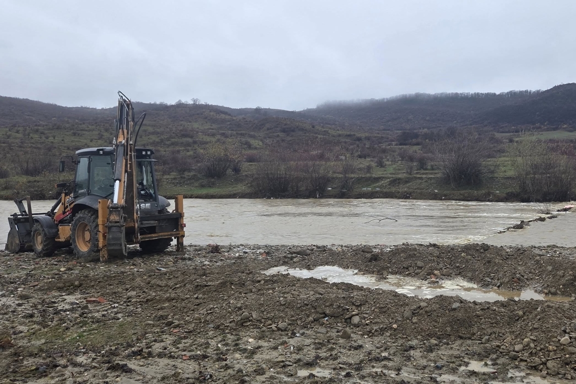 Filipeștii de Pădure, fără alimentare cu apă după ruperea conductei de aducțiune. Echipele intervin la fața locului
