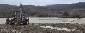 Filipeștii de Pădure, fără alimentare cu apă după ruperea conductei de aducțiune. Echipele intervin la fața locului