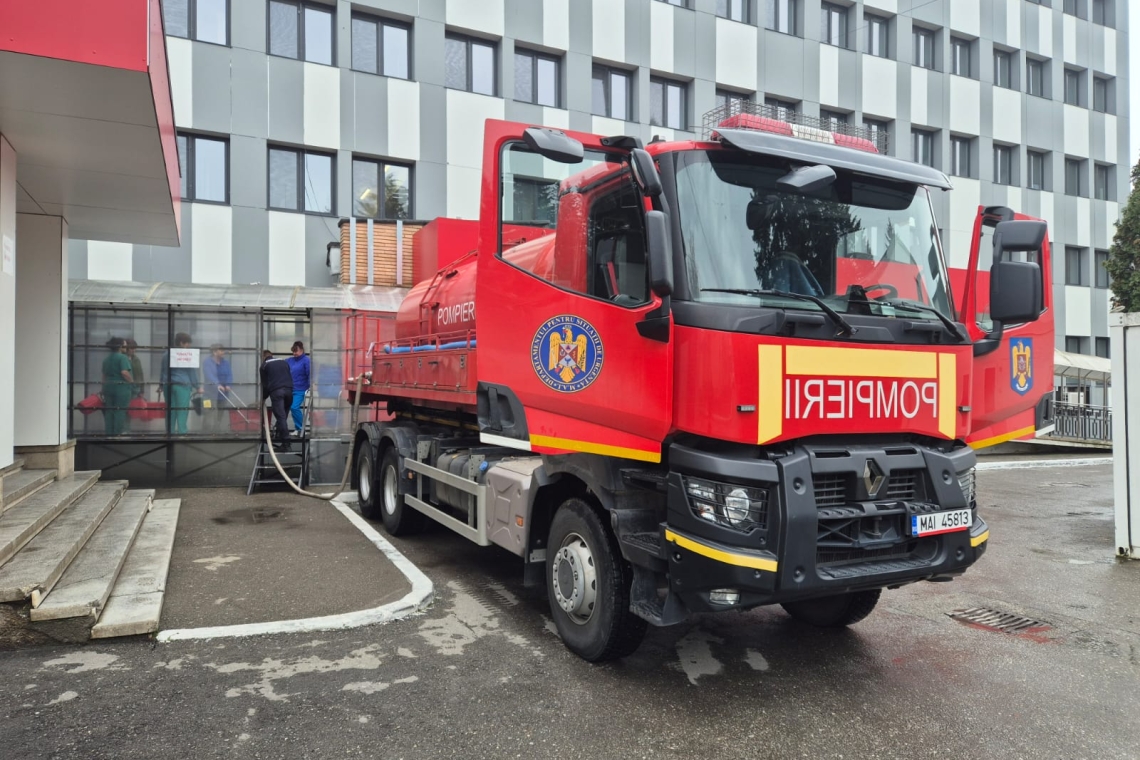 Pompierii sprijină locuitorii din zonele afectate de întreruperea furnizării apei potabile