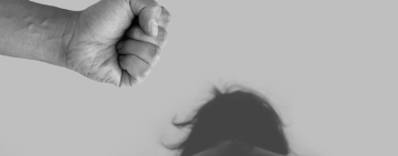 Bărbat din Comarnic, plasat în arest la domiciliu pentru violență în familie și lipsire de libertate