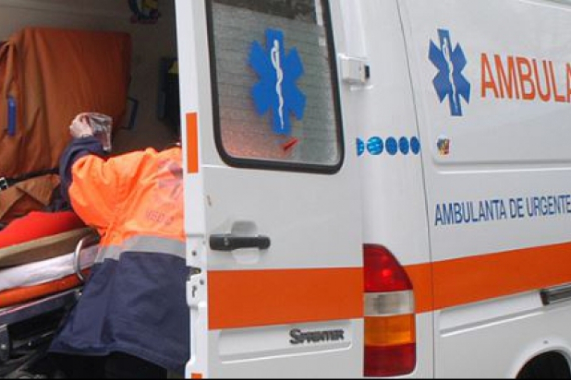 Ploiești: O femeie a fost rănită după ce a fost acroșată de o ambulanță aflată în misiune