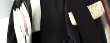 Fals avocat, vizat de o percheziție a polițiștilor prahoveni. Ar fi înșelat mai multe persoane timp de cinci ani!