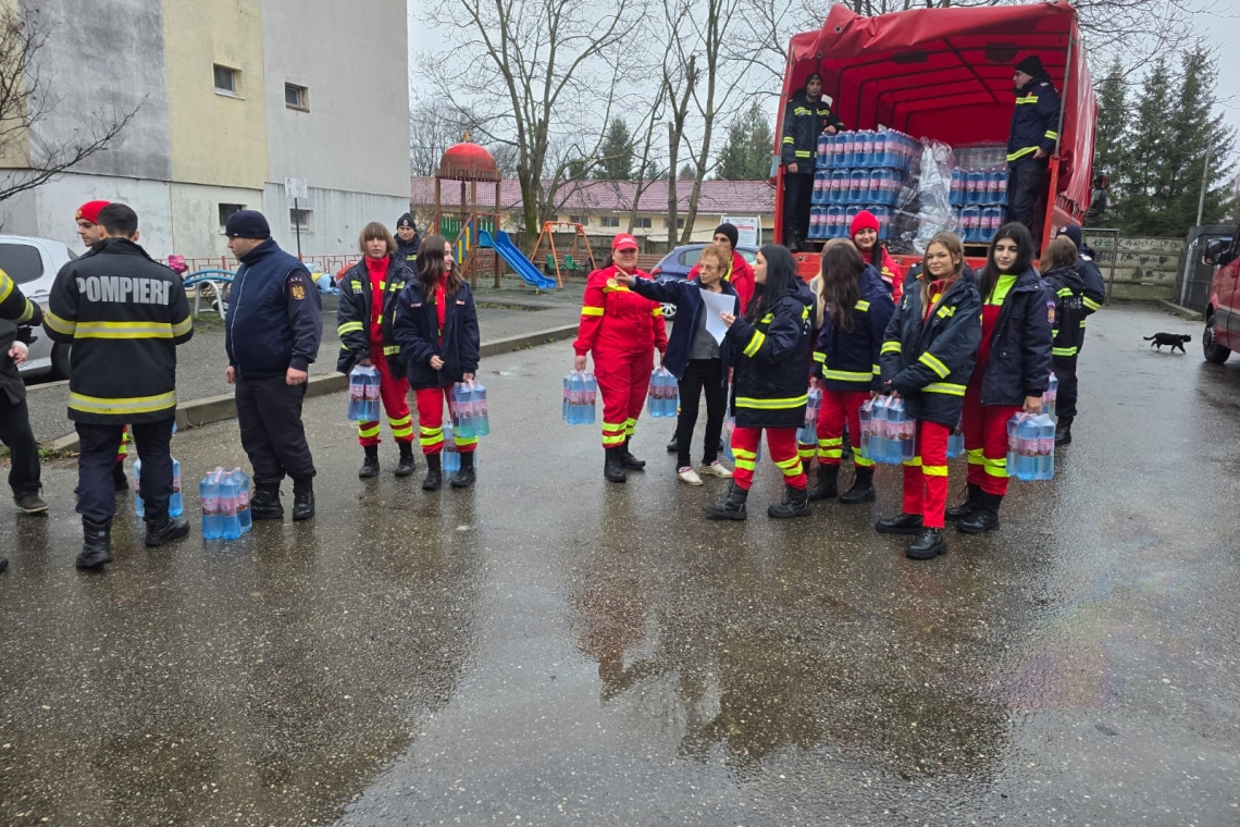 Voluntarii ISU Prahova, sprijin pentru locuitorii din Câmpina în Ziua Internațională a Voluntariatului