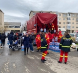 Voluntarii ISU Prahova continuă să vină în sprijinul locuitorilor afectați de criza apei