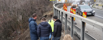 Virgil Nanu, președintele CJ Prahova, verificări pe DN1 după o surpare de taluz: traficul nu este afectat