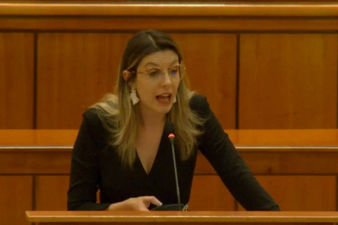 ”Ministra” care ridică din umeri în criza apei și se ascunde în spatele „reformelor”. Sau cum useriștii sunt ”curați ca lacrima” doar când le convine