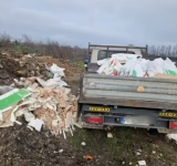 Amendă de 30.000 lei și autovehicul confiscat pentru deșeuri aruncate ilegal în zona Zalhanaua