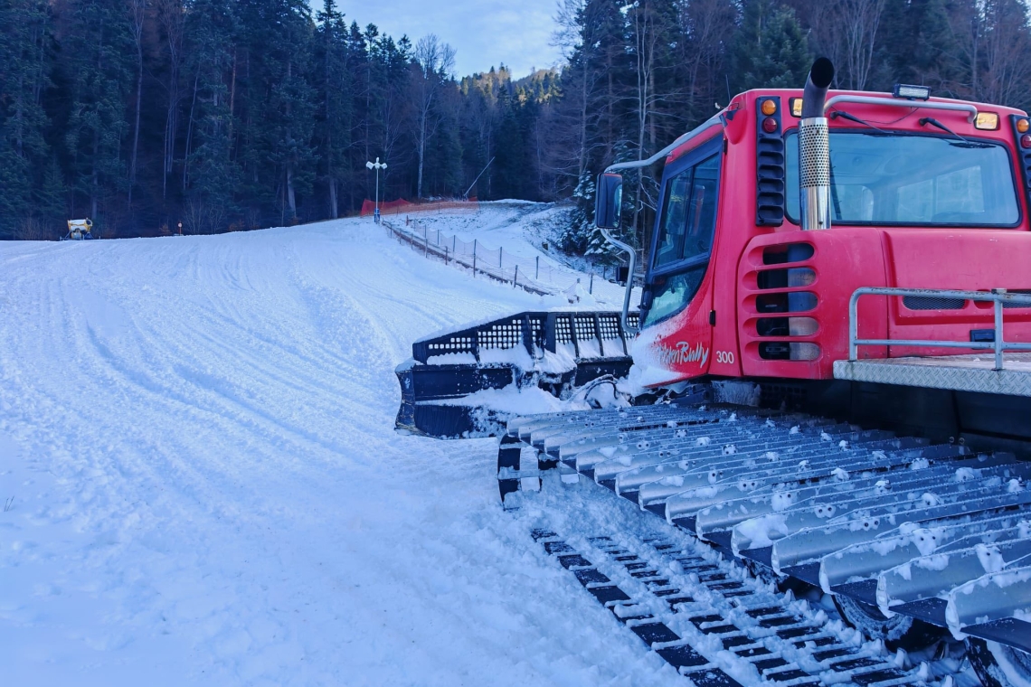 Vrei să înveți să schiezi sau ești începător? Mergi în weekend la Azuga!