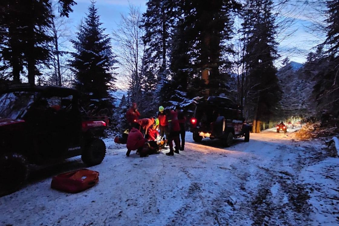 Turist rănit, în ziua de Crăciun, într-un accident de ATV în Munții Baiului. Salvamontiștii din Bușteni au intervenit de urgență