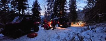 Turist rănit, în ziua de Crăciun, într-un accident de ATV în Munții Baiului. Salvamontiștii din Bușteni au intervenit de urgență