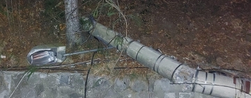 Peste 6.100 de consumatori din Prahova, rămași fără curent din cauza vremii extreme. Vântul puternic a rupt linii electrice și stâlpi în mai multe localități montane