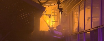 Un bloc din Ploiești, la un pas să fie afectat de un incendiu izbucnit într-o gospodărie de pe strada General Ion Dragalina