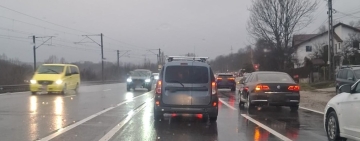 Trafic intens pe DN 1, spre Brașov. Zeci de polițiști rutieri acționează pentru fluidizarea circulației