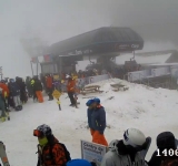 Înghesuială la urcarea cu gondola Carp, spre domeniul schiabil de altitudine din Sinaia