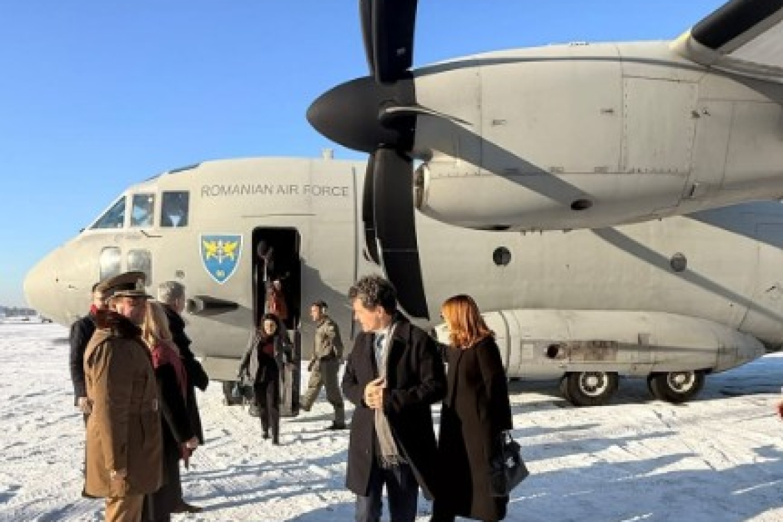 Nicușor Dan, singurul șef de stat rămas blocat, ”peste noapte”, la Paris