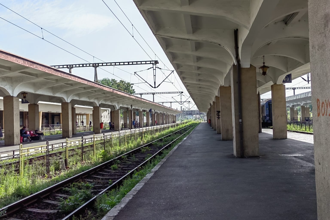 Probleme tehnice pe linia feroviară Periș–Buftea: zeci de trenuri CFR Călători au înregistrat întârzieri de peste 6.500 de minute!
