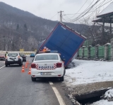 Trafic îngreunat pe DN1, la Posada, pe sensul spre Brașov, după un accident cu pagube materiale