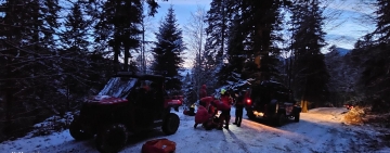 Turist rănit grav după ce a căzut cu ATV-ul într-o râpă din Munții Baiului