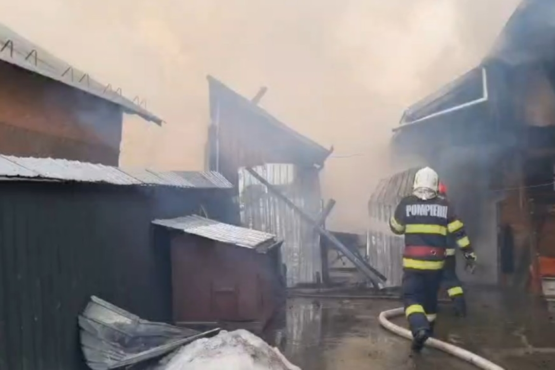 Incendiul din Izvoarele, care a mistuit o casă și mai multe anexe, ar fi fost provocat!