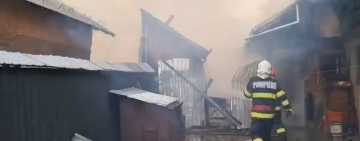 Incendiul din Izvoarele, care a mistuit o casă și mai multe anexe, ar fi fost provocat!