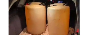 Surprinși în flagrant la Bărcănești. Peste 200 de litri de carburant descărcați ilegal dintr-o autocisternă