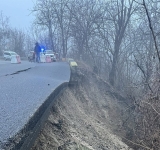 Drum din Câmpina, închis de urgență din cauza unei alunecări de teren