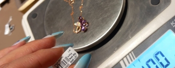 Controale ANPC pe piața metalelor prețioase. Amenzi de peste 260.000 de lei și aproape 4 kilograme de bijuterii confiscate