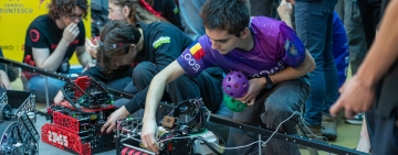 Spectacol de tehnologie la Ploiești, weekendul viitor! Meciuri între roboți și demonstrații live, la Sala Sporturilor Olimpia