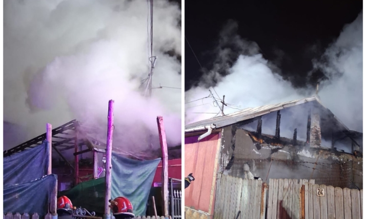 Acoperișul unei case din Ploiești, cuprins de flăcări, noaptea trecută