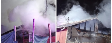 Acoperișul unei case din Ploiești, cuprins de flăcări, noaptea trecută