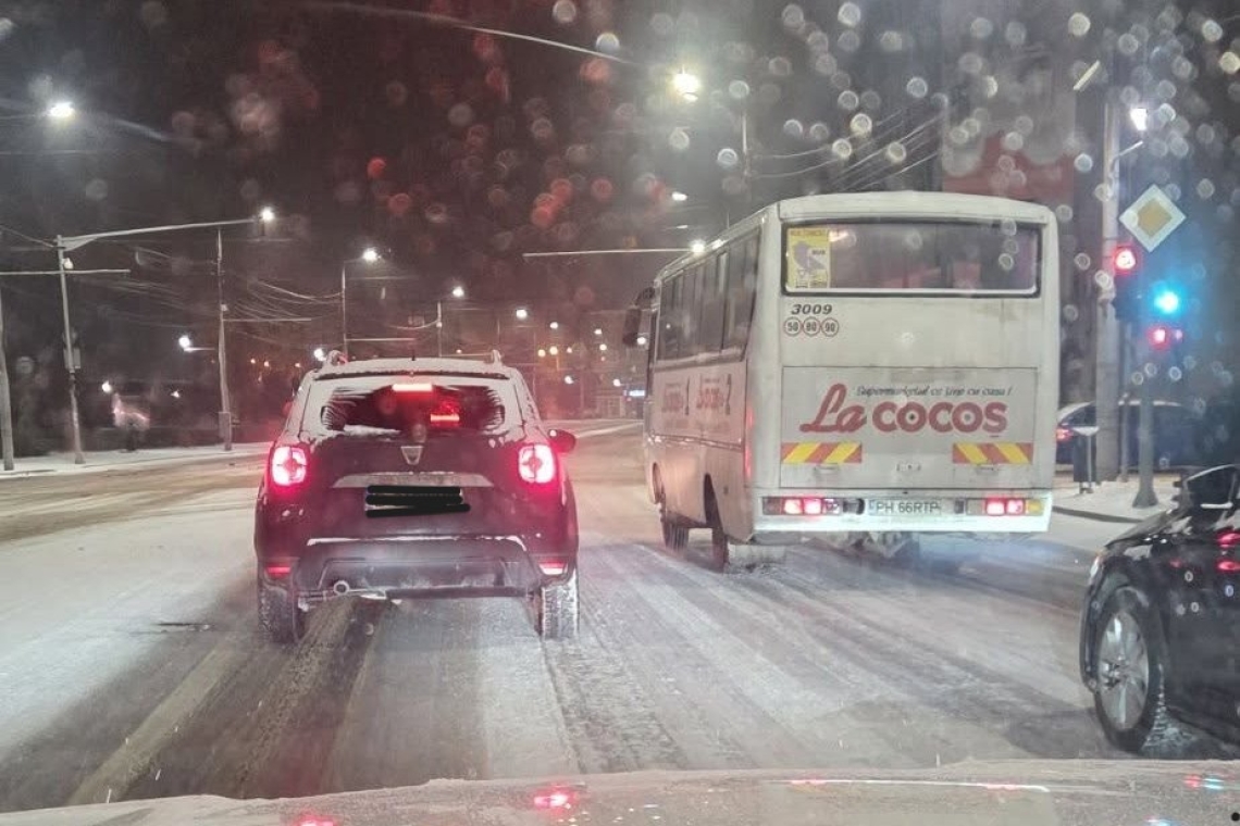 Primăria Ploiești, amendată după producerea unui accident, în apropiere de centrul orașului. Motivul: ”neasigurarea stării de viabilitate a drumului”