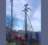 IPJ Prahova a deschis dosar penal după accidentul în care doi bărbați s-au electrocutat, la Strejnicu, în timp ce efectuau lucrări la rețeaua electrică