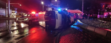 Autovehicul răsturnat pe DN1 B, în Valea Călugărească 