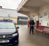 Tupeu de borfaș, la autogara Ploiești Sud! Un bărbat a cerut o brichetă, apoi a încercat să fure banii unei femei, chiar sub ochii jandarmilor!