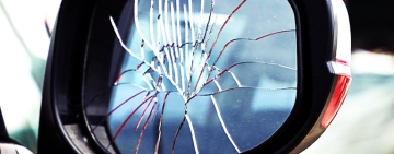 Bărbat de 30 de ani, identificat de polițiști după ce a provocat distrugeri unor autoturisme în Ploiești