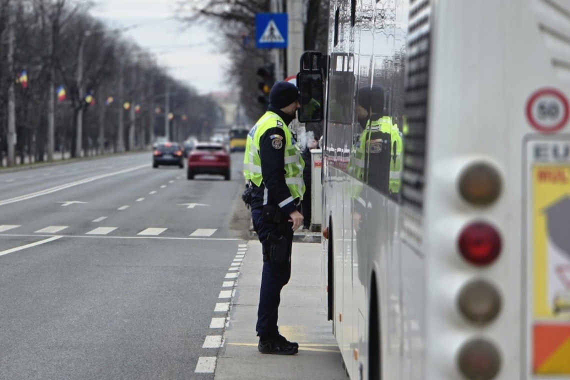 Mijloacele de transport public din Ploiești, luate la puricat de polițiștii de la Rutieră